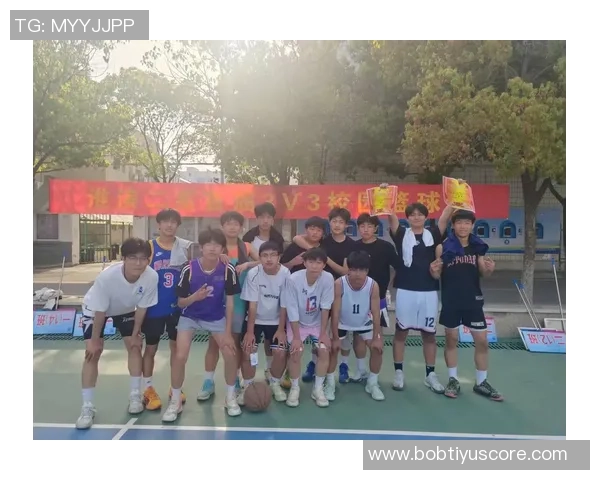 中学生篮球班赛惊现绝杀三分球精彩瞬间引发热议